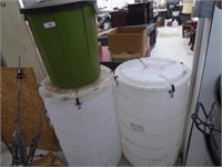 2 plastic barrels & plastic can