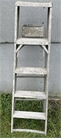5 ft aluminum ladder