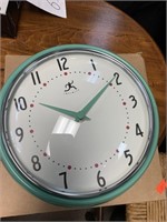 9.5 “ RETRO STYLE INFINITY BATTERY OP WALL CLOCK