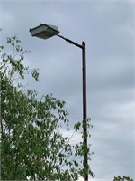 MOVABLE YARD LIGHT THAT PLUGS IN