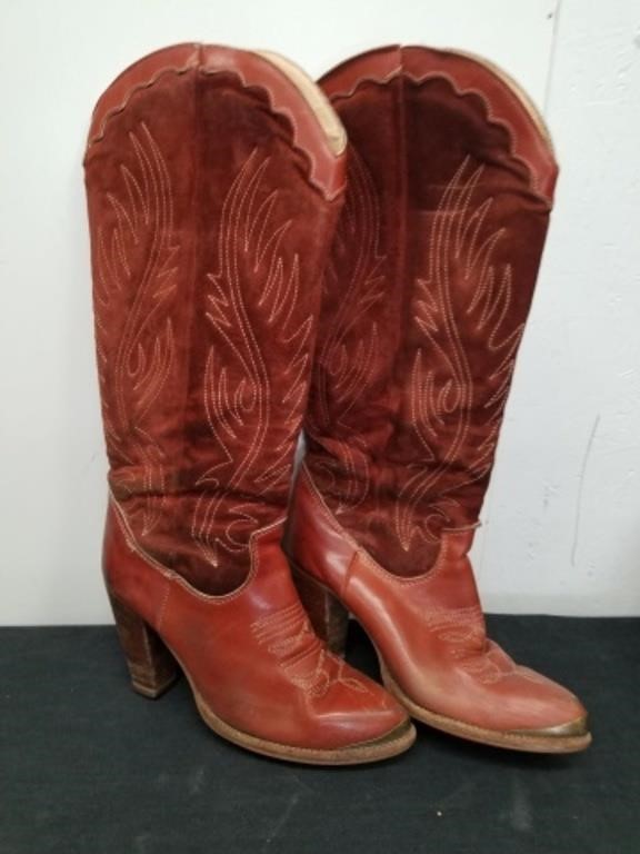 Size six and a half medium women's boots