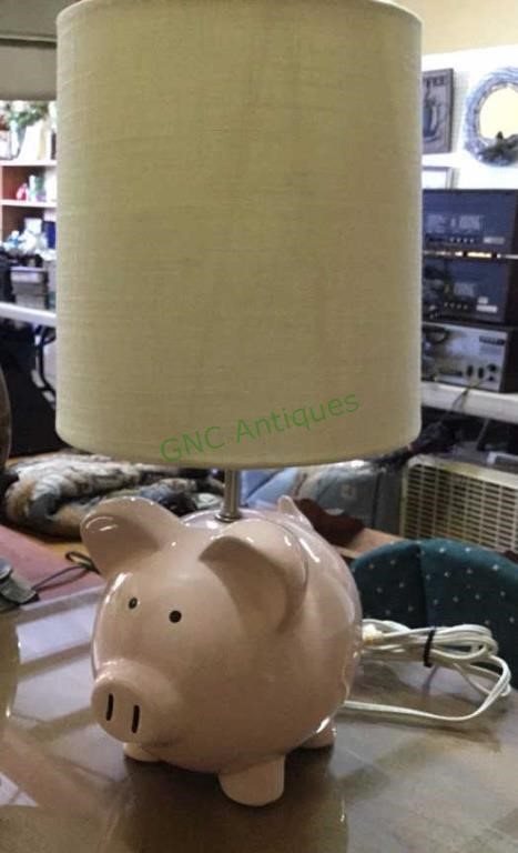 Cute little pink pig desk lamp with shade 17