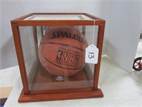 LA LAKERS TEAM BASKETBALL-SIGN,CERT