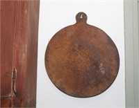 round wooden baking board,