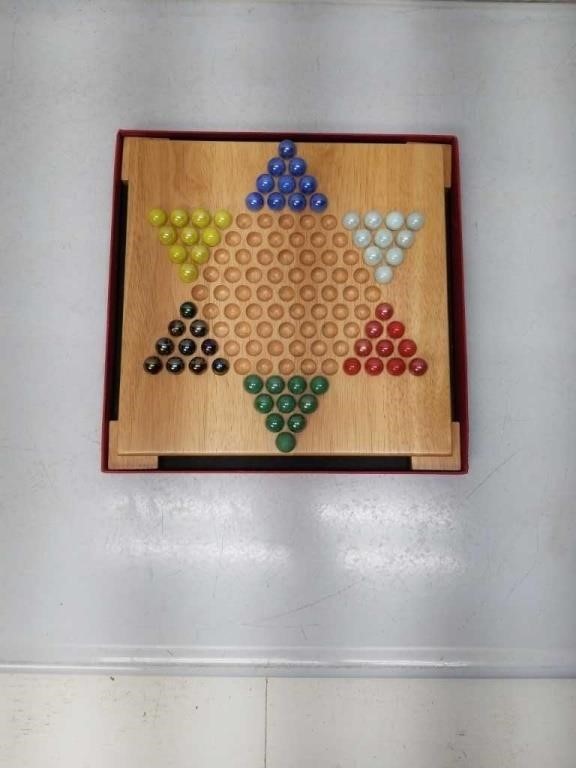 Wooden Chinese Checkers Board w. Marbles