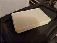Tupperware with lid