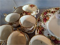 Old Country Rose Dinnerware
