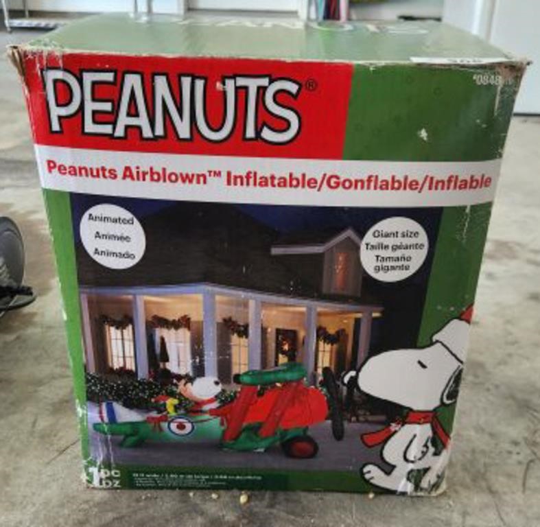 PEANUTS INFLATABLE CHRISTMAS DECOR