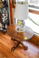 Sm Oak End Table w/Claw Feet & Shell Lamp