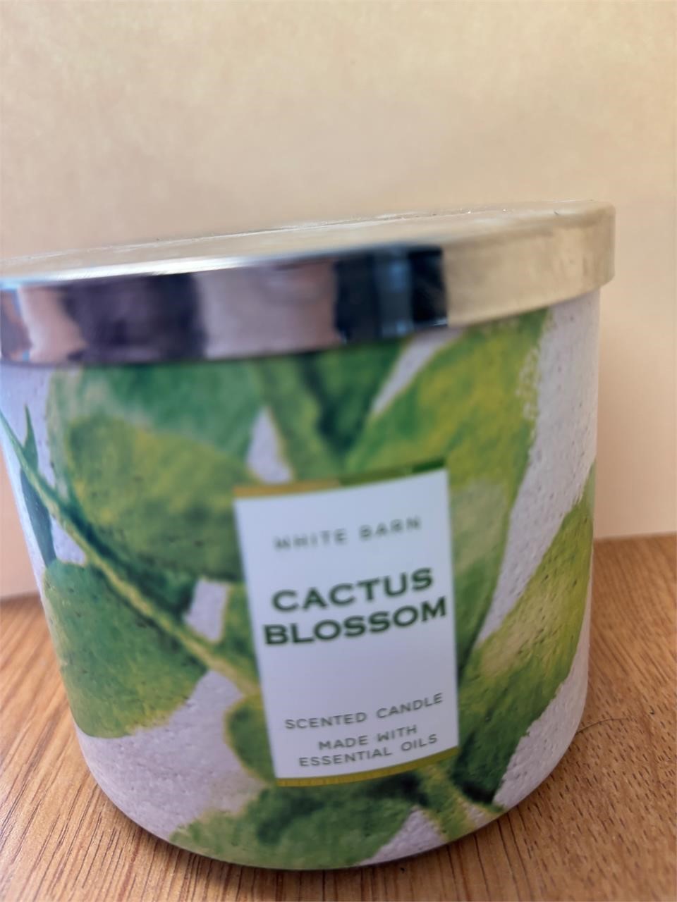 White Barn Candle 14.5 oz Cactus blossom