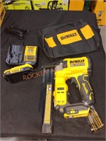 DeWalt 20V 23Ga pin nailer kit