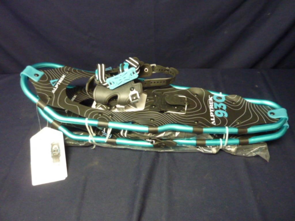 NEW APLTREK 30" SNOWSHOES AND POLES