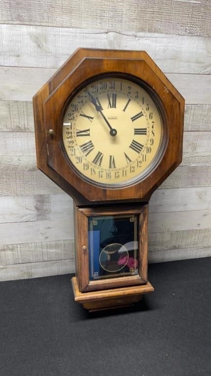 Verichron USA Wooden Wall Clock Battery Operated A