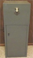 Metal cabinet - bottom section locks