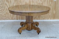 Antique c.1900 Quarter Sawn Oak Round Dining Table