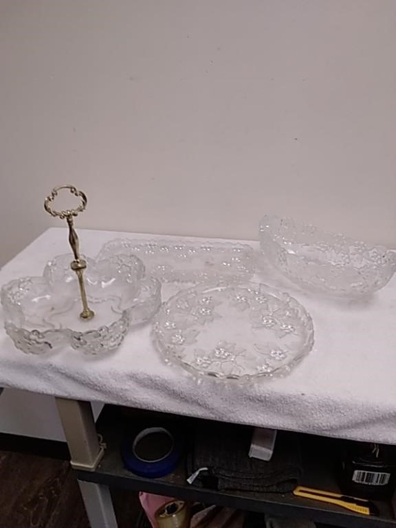 Assorted decorative glassware