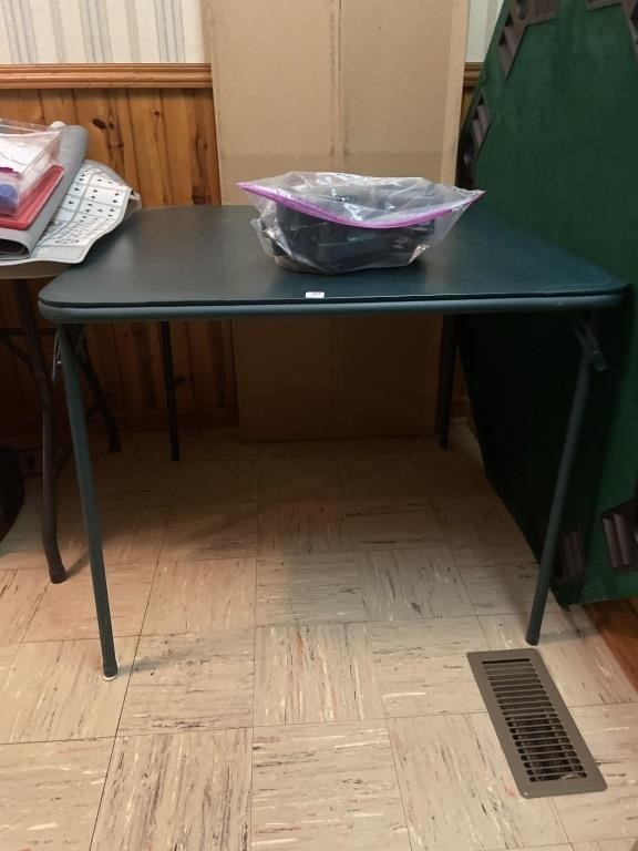 CARD TABLE, 4 METAL FOLDING CHAIRS AND CORNER