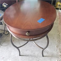 Oval End Table w/ Wood top, Metal legs