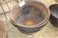 CAST IRON KETTLE ON STAND, WITH BALE, 26" DIA