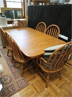Oak Amish-made dining room set with rectangular