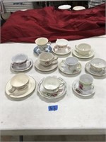 vintage tea cups/saucers