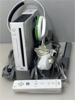 Nintendo Wii Console complete w/nunchuck and