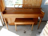 WINTER & CO. SPINET PIANO W/ BENCH