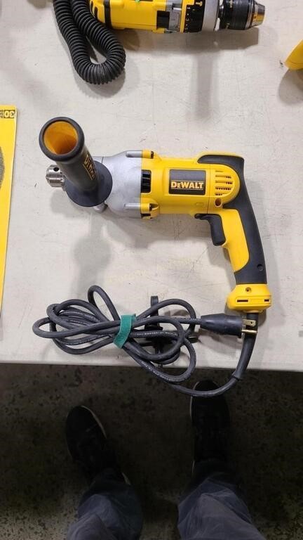 DEWALT VSR DRILL