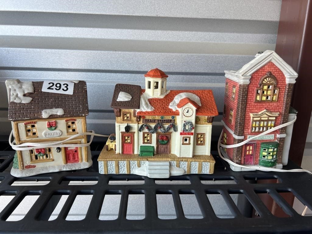 3 Christmas Houses U235