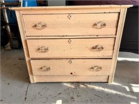 Vintage Medium size 3 drawer dresser 40”x18”x33”