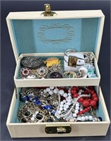 Vintage Jewelry Box Full Of Vintage Brooches &