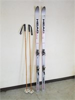 Skiis and ski poles