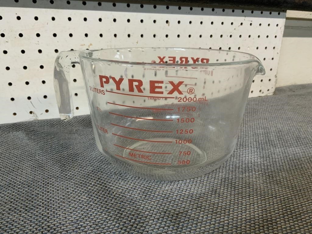Pyrex 8 cup measuring cup - EK Auctioneers LLC