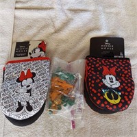 Minnie Mouse mini mitts & Hawaiian cake decor