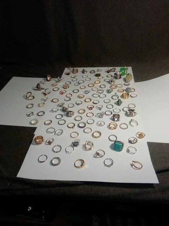 Large costume jewelry Ring lot! Various designs.