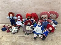 Flat of miniature Raggedy Ann and Andy dolls