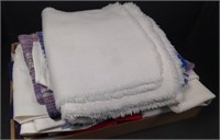 (G) Lot of linens -- dish towels and place mats