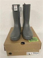 UGG WOMENS PLASTIC BOOTS SIZE 6