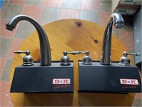 2 B&K kitchen faucets, unused (NL)