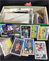 LOT OF MIXED SPORTS CARDS