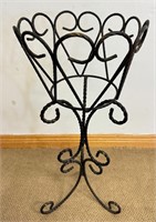 SWEET VINTAGE WROUGHT IRON PLANT STAND