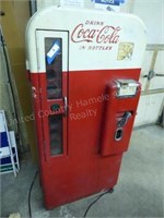 Vintage Coke bottle machine (condition unknown)