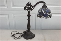 TIFFANY STYLE TABLE LAMP W/ COLORFUL SHADE