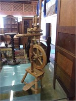 Excellent Oak Vintage Spinning Wheel