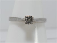 18K WHITE GOLD DIAMOND RING - SIZE 6