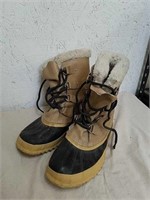 Manitou Sorel boots size? Possibly 6?