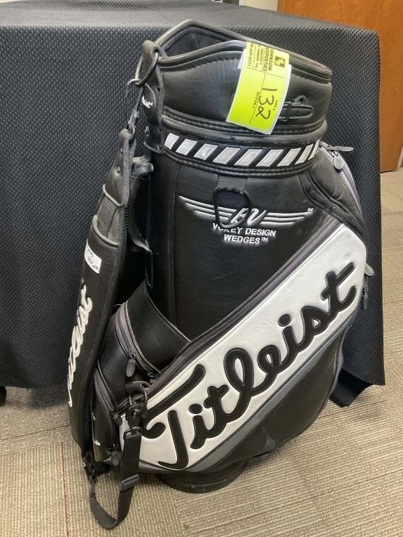 PROFESSIONAL GOLF BAG USED DURING GOLD CLUB DEMO D