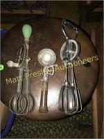 TWO VINTAGE HAND MIXERS AND ICE CREAM SCOOP