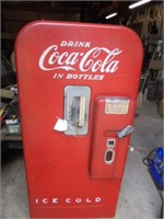 Rare 10 cents Coke Machine Vendo 39