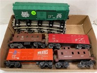 LIONEL TRAINS BOX CARS & CABOOSES WITH TRACK - O